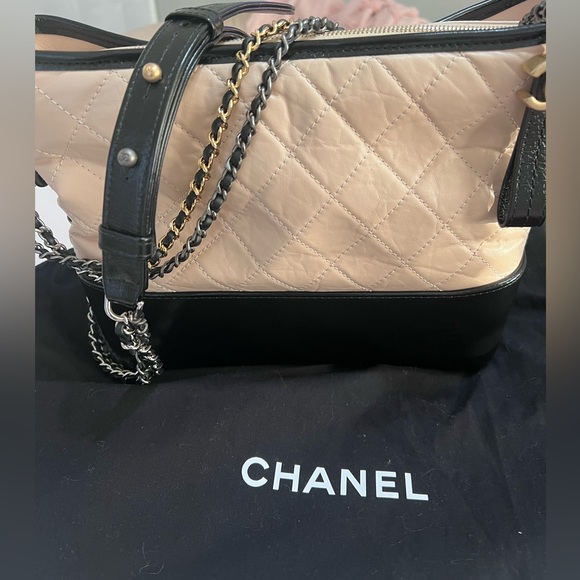 CHANEL 💯 Authentic medium two-toned Gabrielle Hobo - Picture 3 of 16